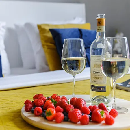 Lejlighed Lumina 3-room With Parking, Balcony Warszawa